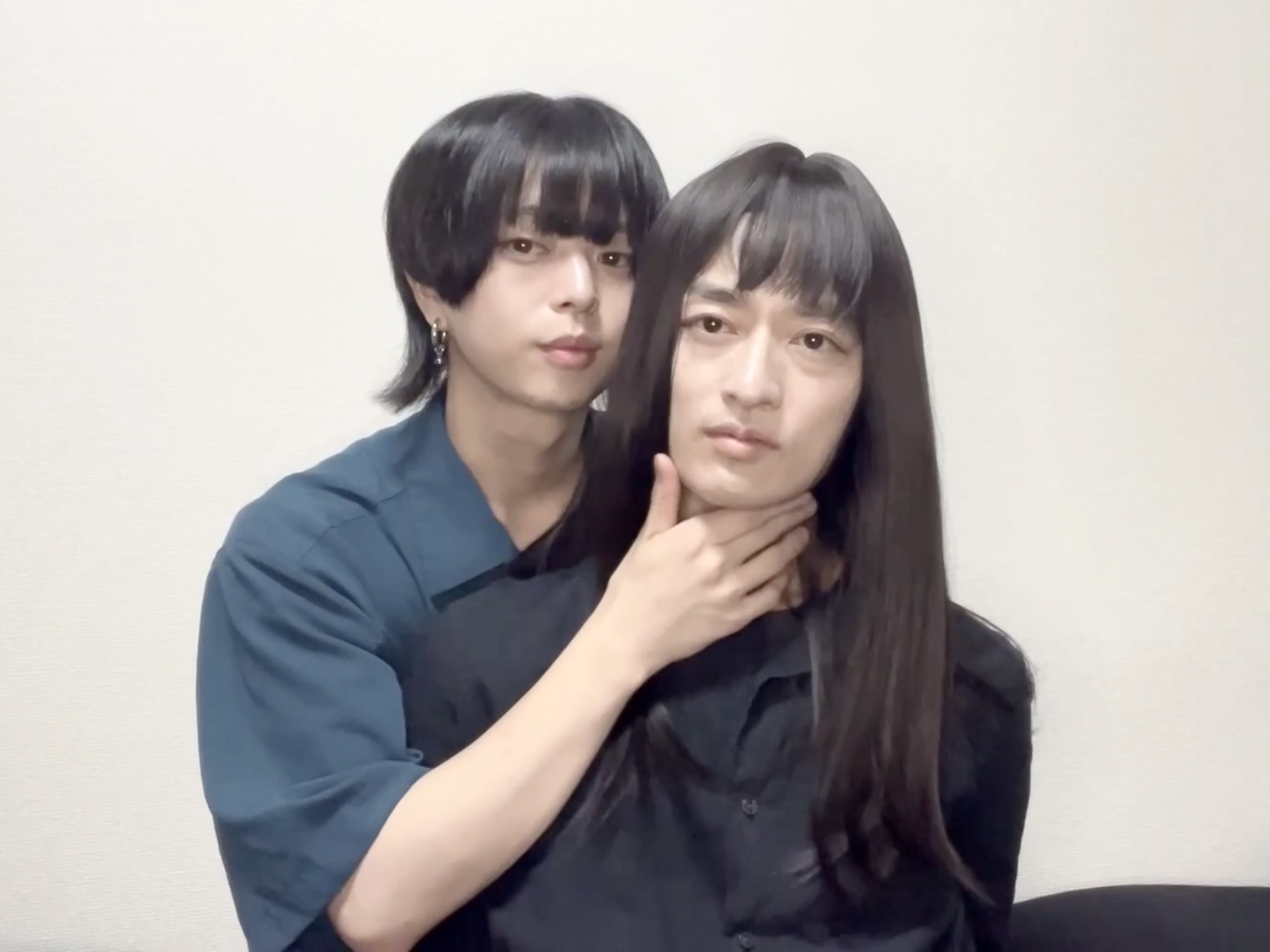 AME（アメ） 後ろから耳を責める首締めプレイ