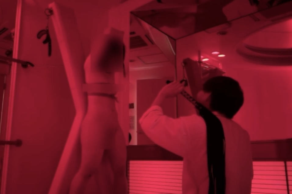 KEN（ケン） X字磔×鞭①